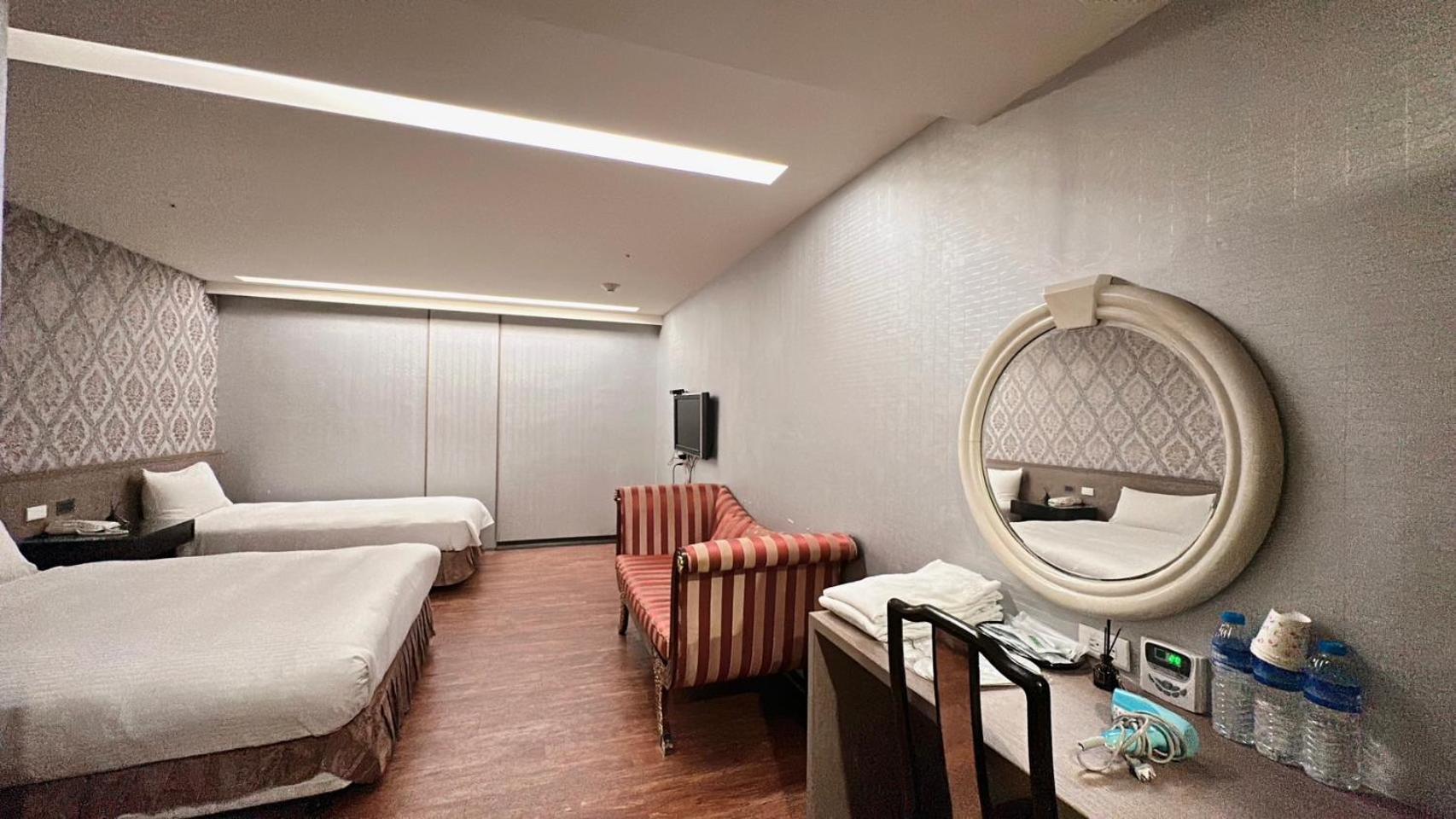Crystal City Hotel Чжунлі Екстер'єр фото