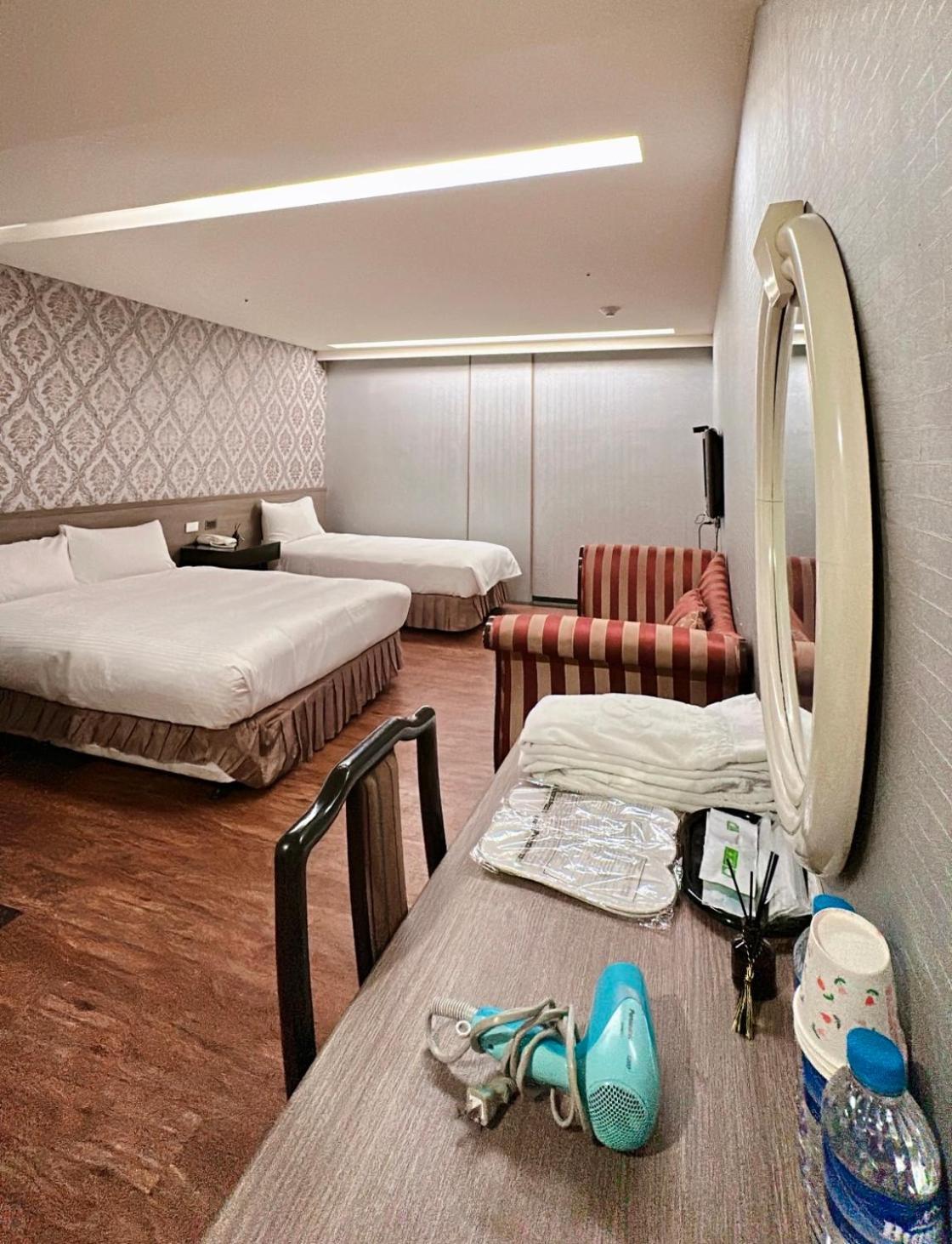 Crystal City Hotel Чжунлі Екстер'єр фото