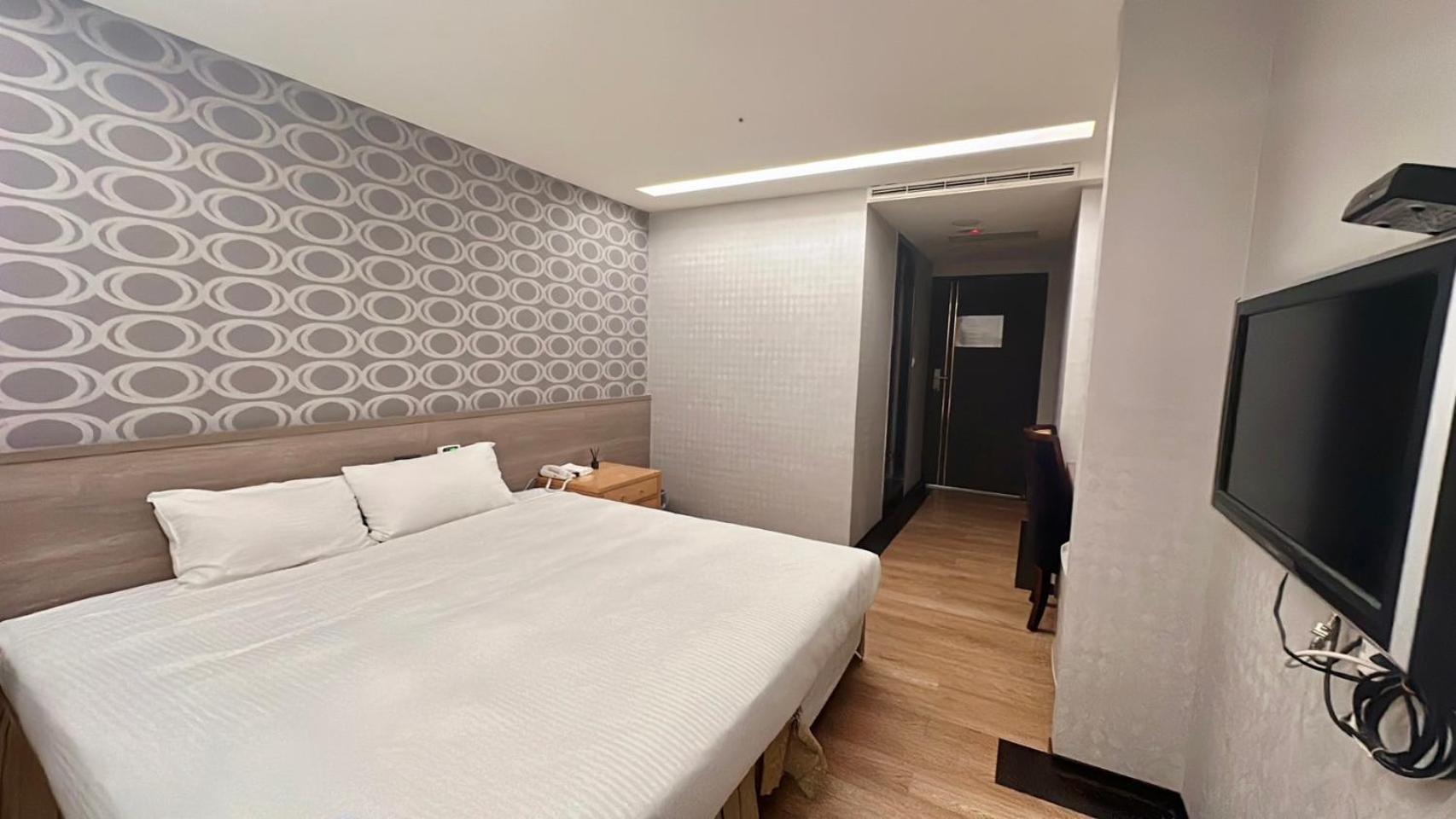 Crystal City Hotel Чжунлі Екстер'єр фото