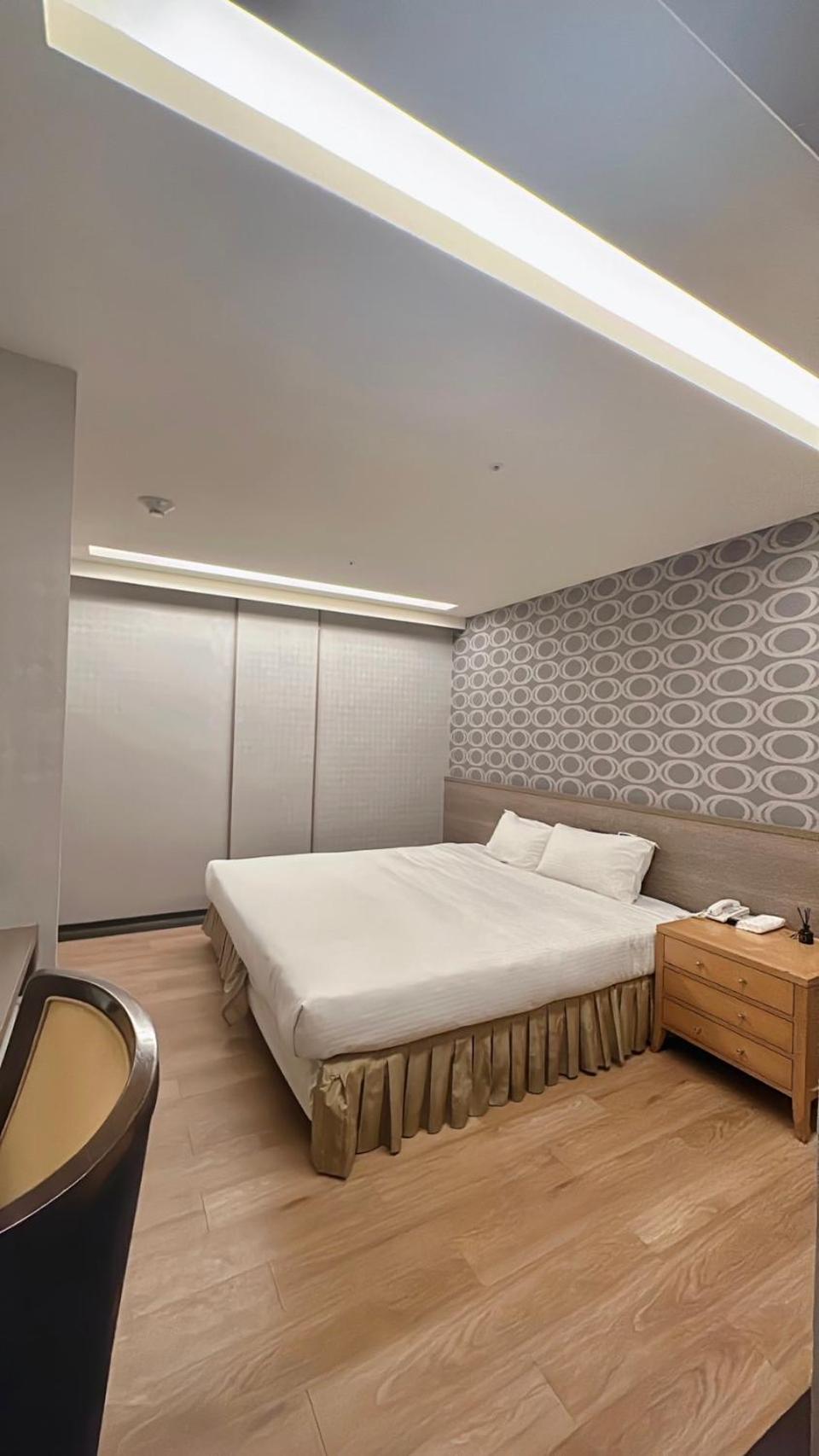 Crystal City Hotel Чжунлі Екстер'єр фото