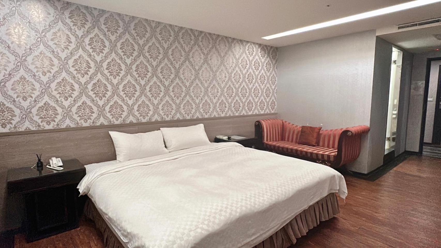Crystal City Hotel Чжунлі Екстер'єр фото