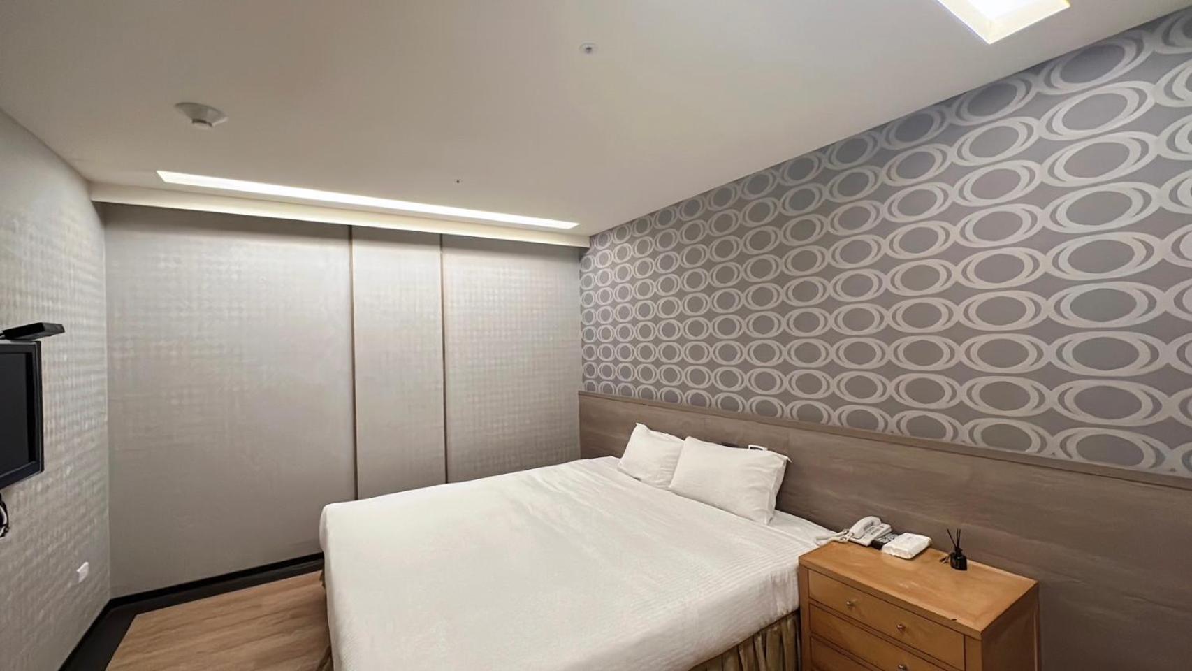 Crystal City Hotel Чжунлі Екстер'єр фото