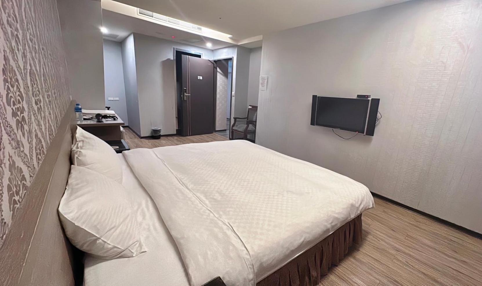 Crystal City Hotel Чжунлі Екстер'єр фото