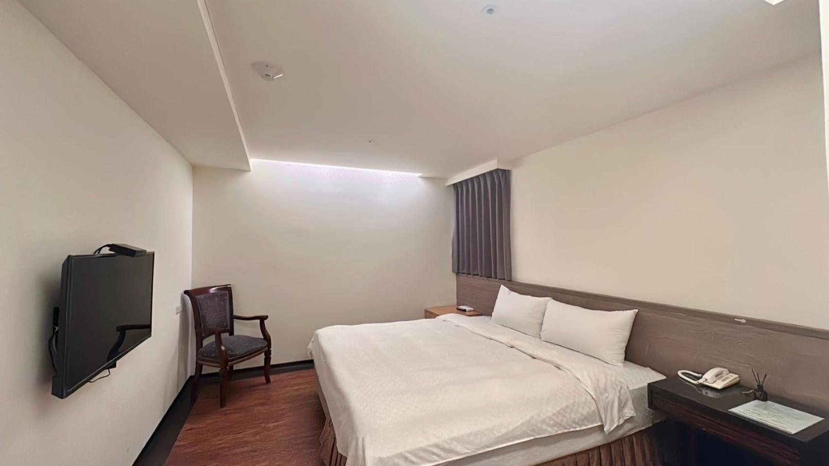 Crystal City Hotel Чжунлі Екстер'єр фото