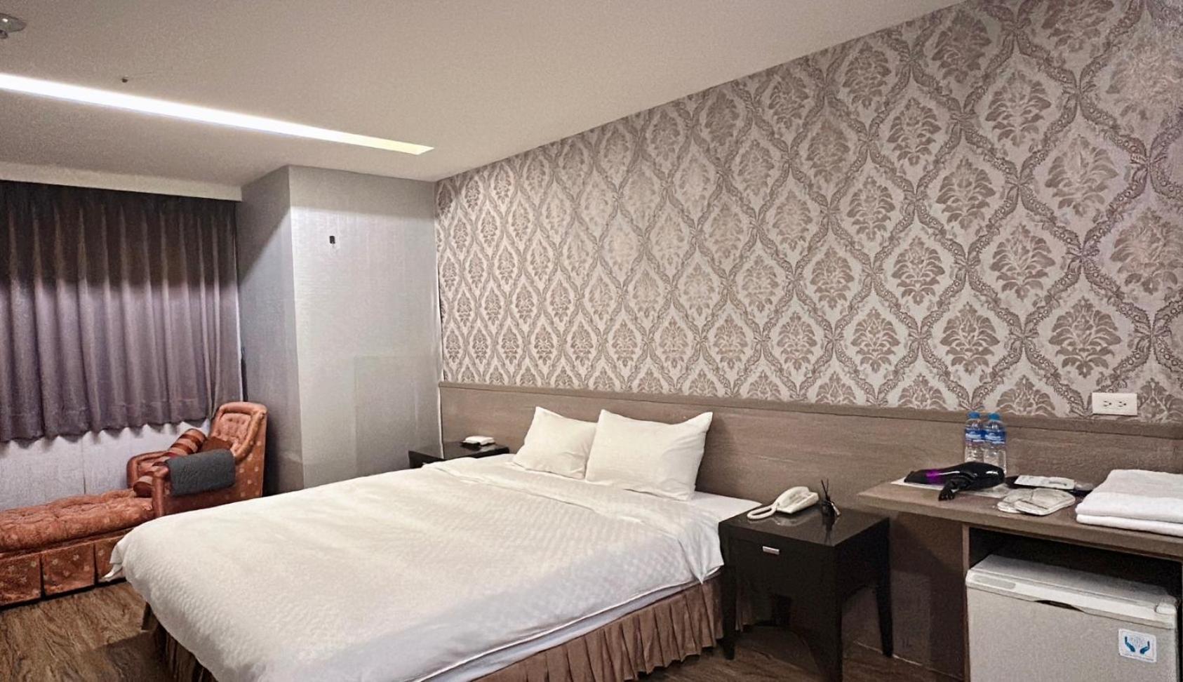 Crystal City Hotel Чжунлі Екстер'єр фото