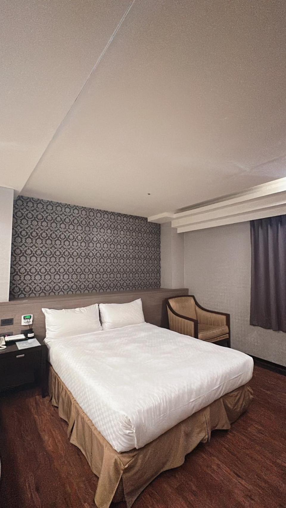 Crystal City Hotel Чжунлі Екстер'єр фото